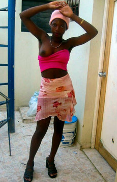 Amateur african teen girl undressing and shows..